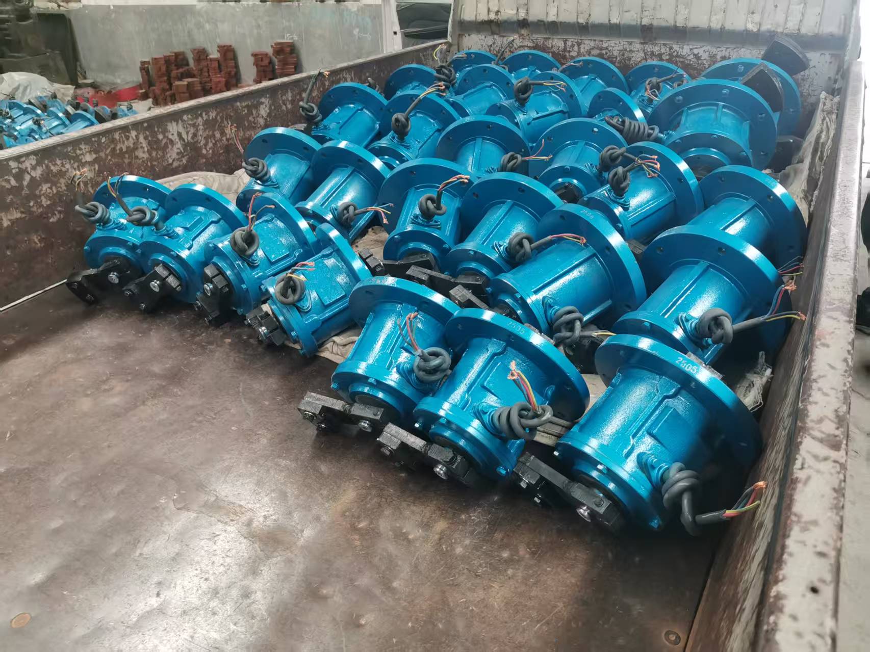 三江YZUL立式振動電機(jī)發(fā)貨，本地客戶送貨中